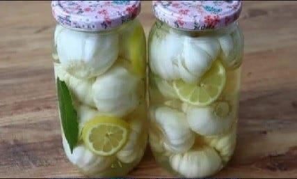 1 Lemon and Garlic Cloves in a Jar Solves a Common Winter Problem