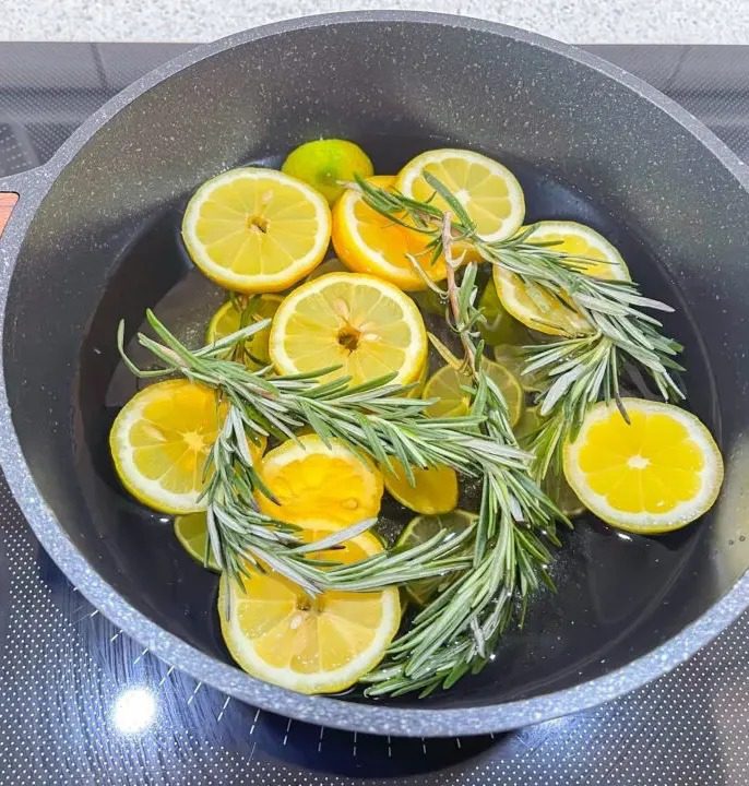 How to perfume the whole kitchen in 1 minute with a sprig of rosemary and a lemon