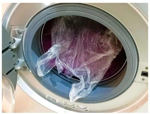 Put 1 plastic bag in the washing machine what happens to the laundry 30 minutes later